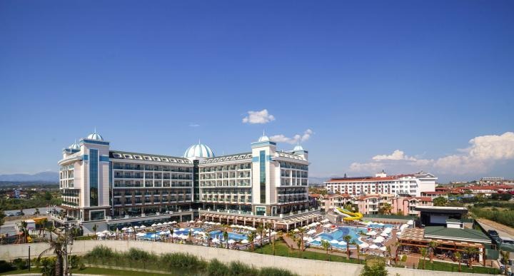 Luna Blanca Resort