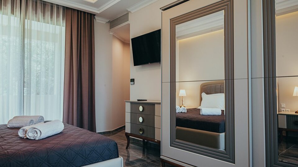 Epavli Alexandros Luxury Villa