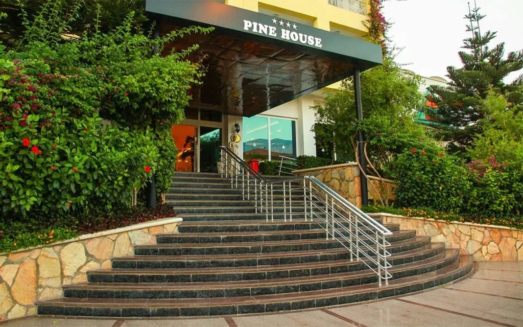 Pine House Hotel