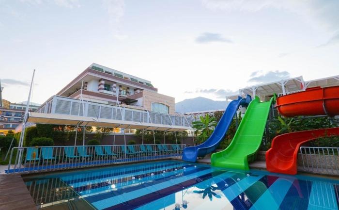 Hotel Crystal Deluxe Comfort Collection