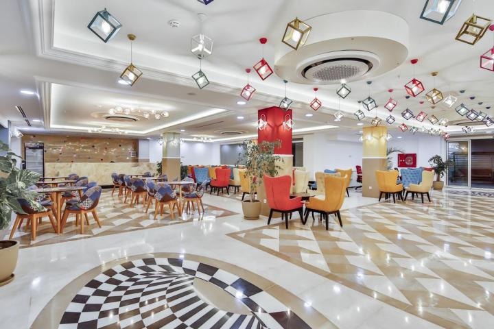 Hotel Crystal Club World of Colours