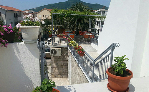 Vila D & B