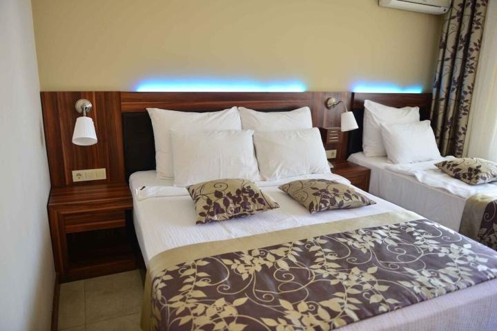 Kandelor Hotel
