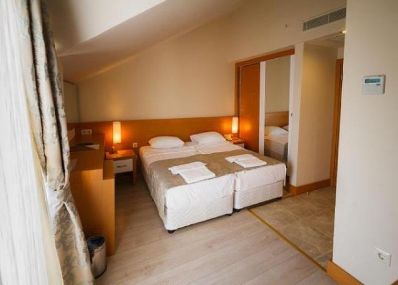 Loceanica Beach Resort Hotel