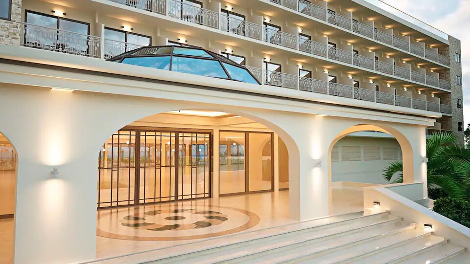 Ninos Grand Hotel & Resort 