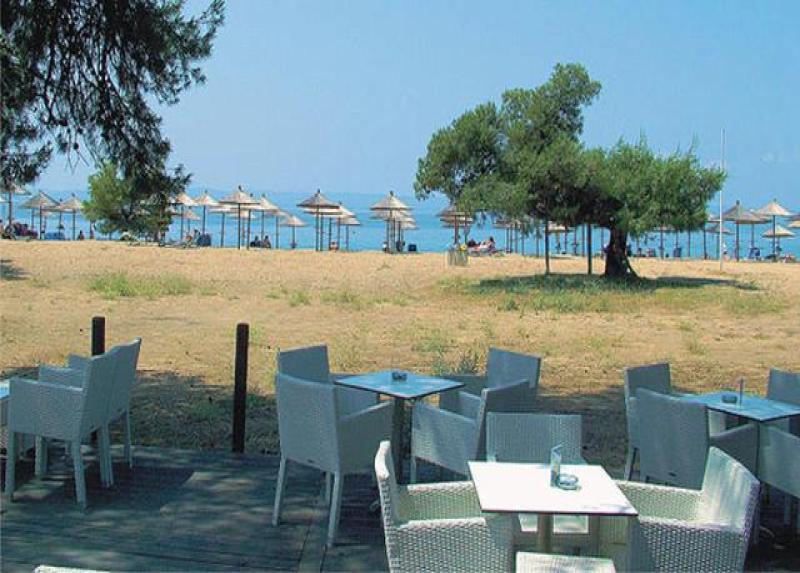 Lagomandra Beach Hotel