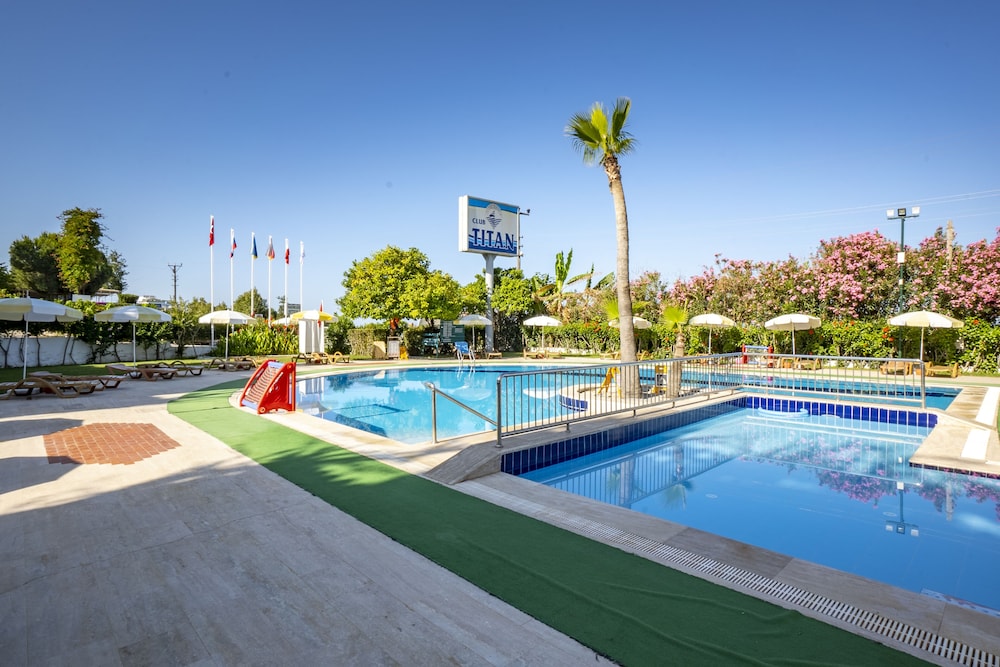 Club Hotel Titan
