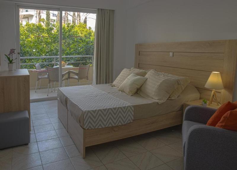 Amira Hotel