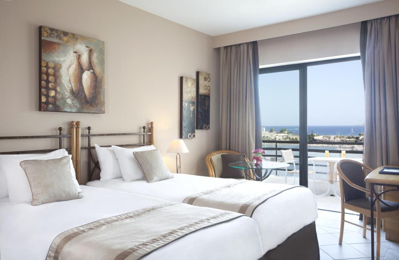 Hotel Marina Corinthia Beach Resort