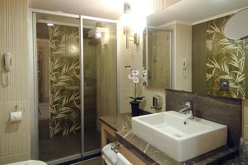 Ambassador Plaza Hotel