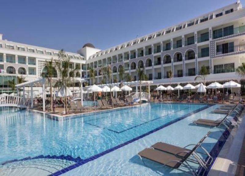 Karmir Resort Hotel