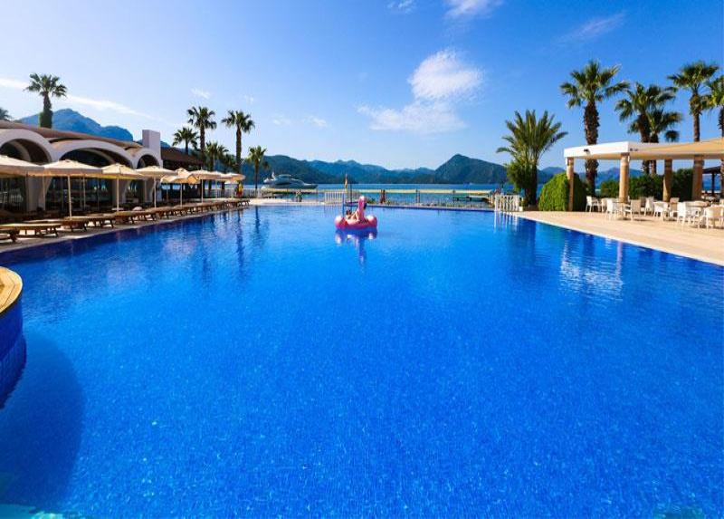 Fortezza Beach Resort Hotel