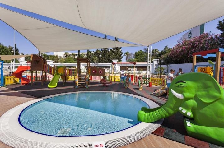 Karmir Resort Hotel
