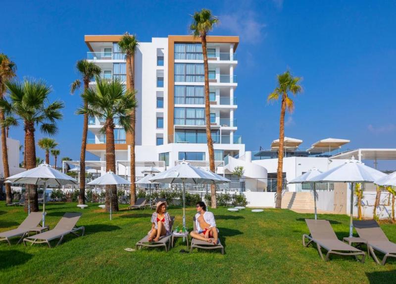 Leonardo Crystal Cove & Spa Hotel