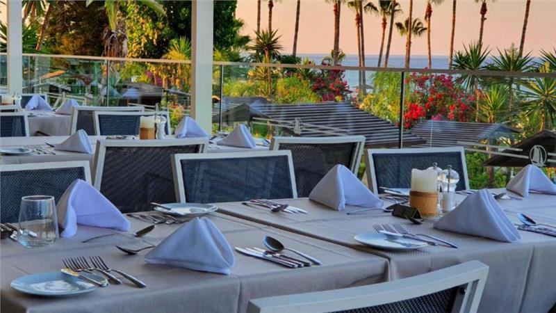 Cavo Maris Hotel