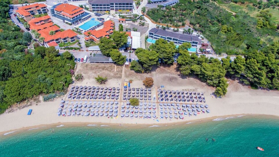 Hotel Lagomandra Beach and Suites