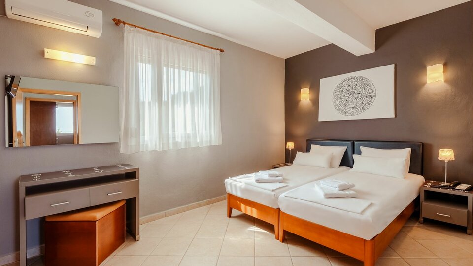 Hotel Ampelia