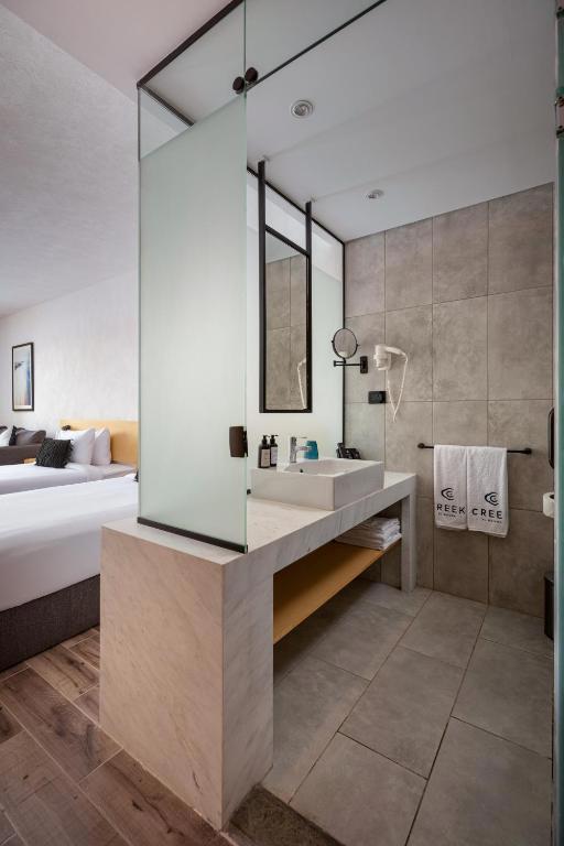 Creek Hotel and Resedences