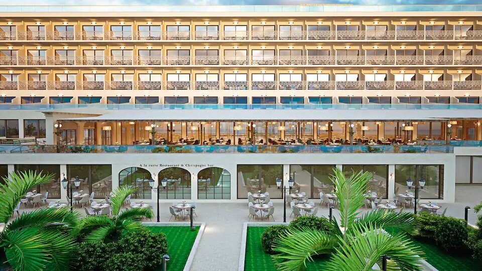 Ninos Grand Hotel & Resort 