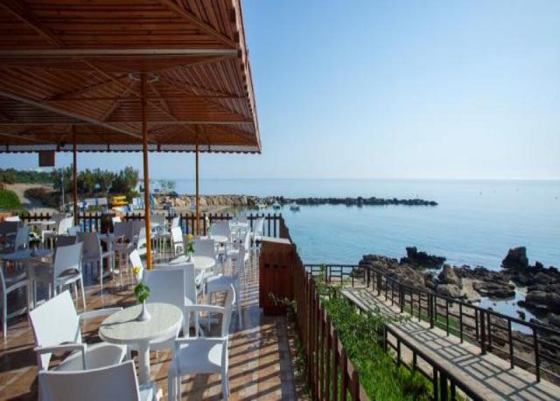 Cavo Maris Beach Hotel