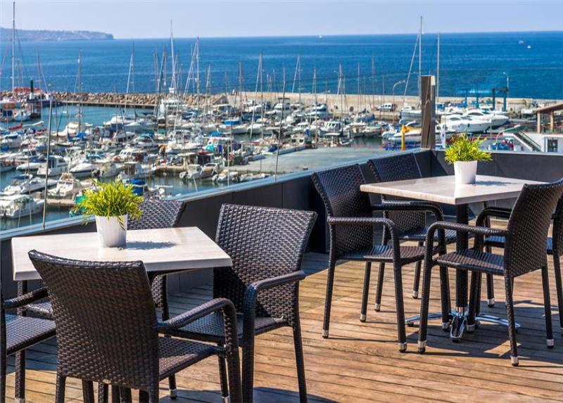 Nautic Hotel