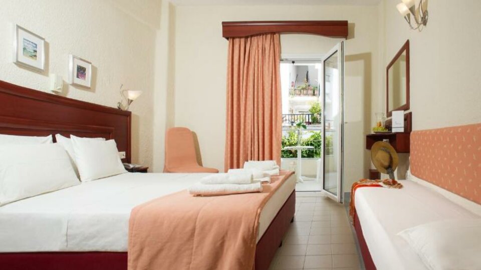 Xenios Loutra Beach