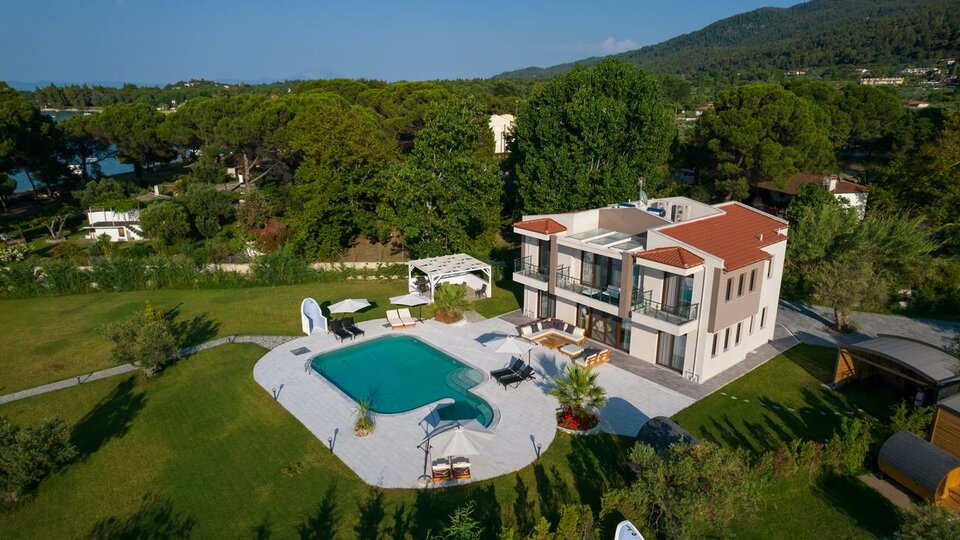 Chrisa Luxury Villa