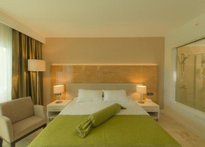 Bellazure Hotel