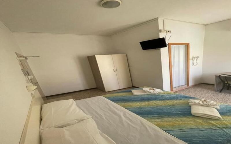 Hotel Moroni