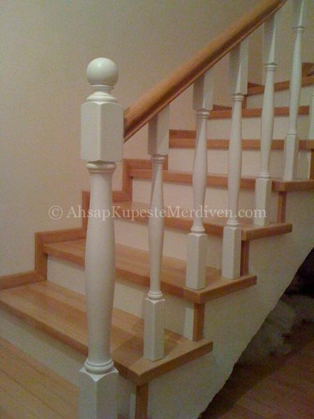 Beyaz torna balustre açık ahşap merdiven uygulaması — Can Mobilya Dekorasyon İstanbul