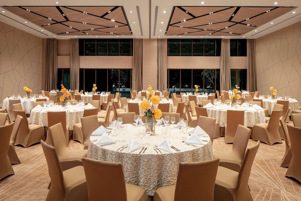 DoubleTree by Hilton Dubai M square Hotel & Residences