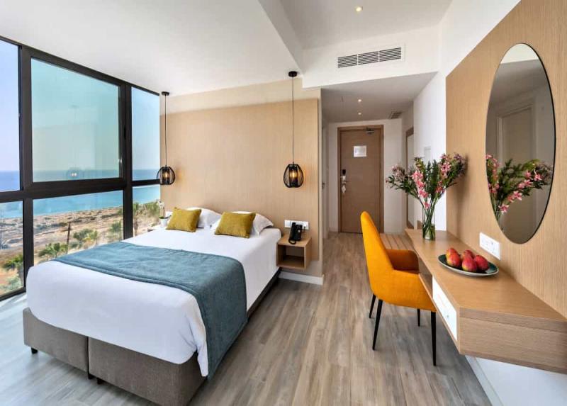 Leonardo Crystal Cove & Spa Hotel