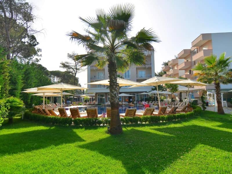 Hotel Sandy Beach Resort