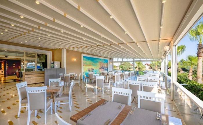 Hotel Loceanica Beach Resort