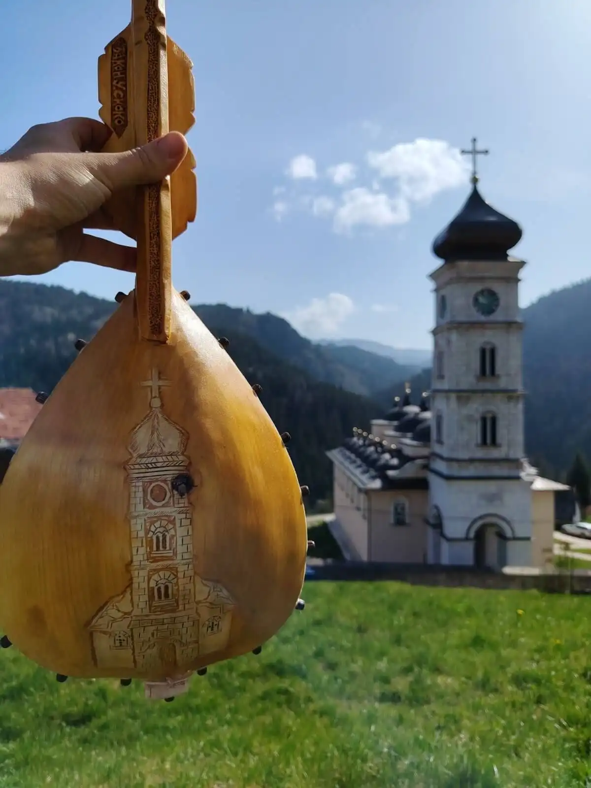 Uglješa Skoko Soko gusle Čajniče, Hram Uspenja Presvete Bogorodice Čajniče