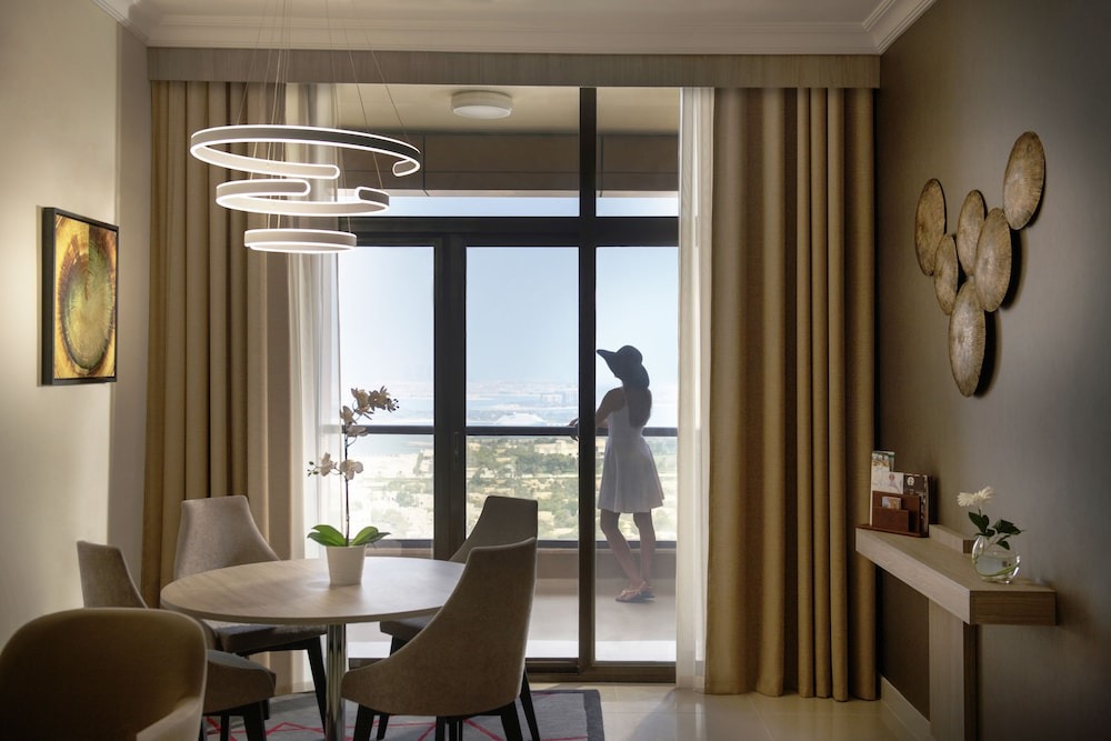 Two Seasons Hotel & Apartments