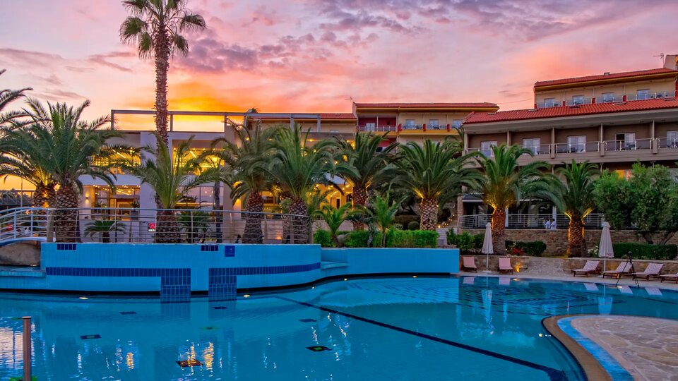 Lagomandra Hotel and Spa