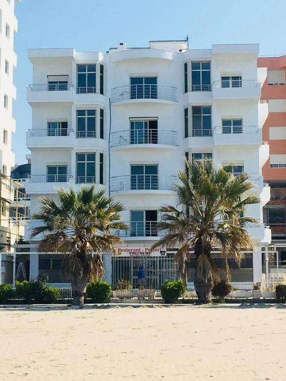 Hotel Wave Beachfront Apartments