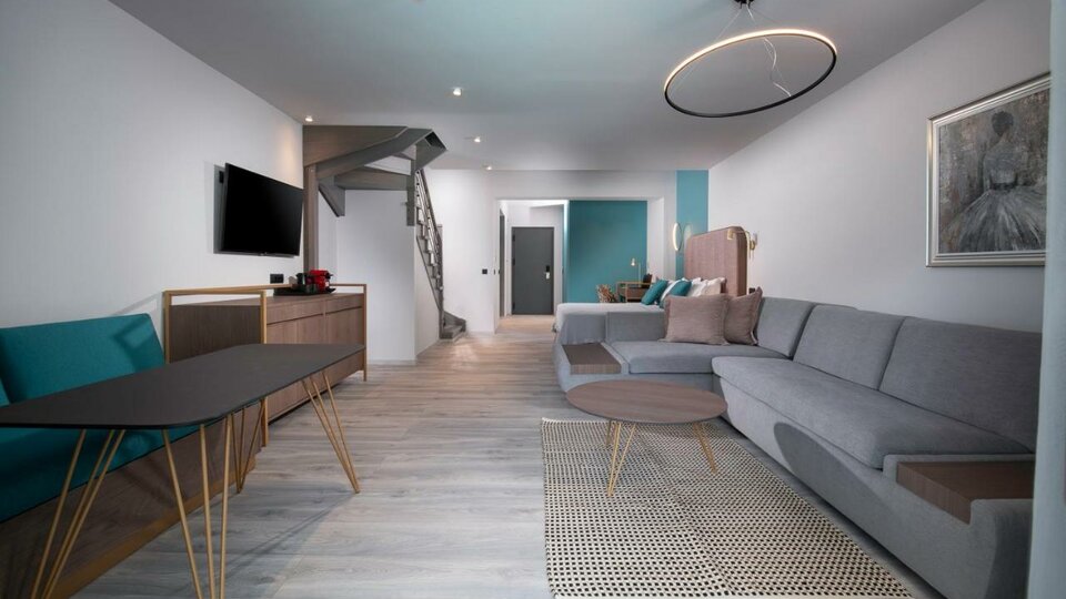 Hotel Lagomandra Beach and Suites