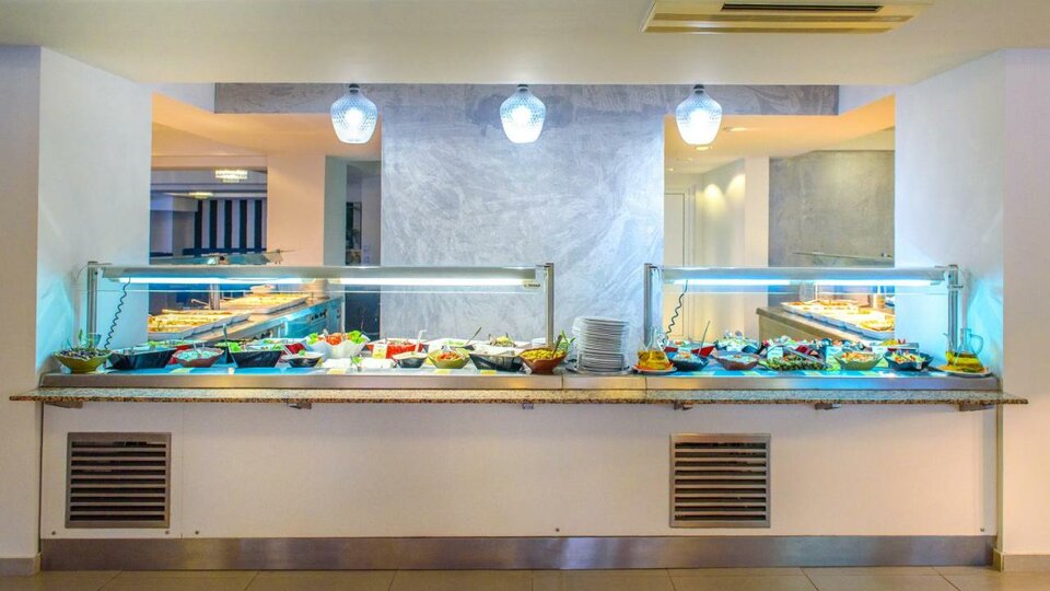 Hotel Lagomandra Beach and Suites