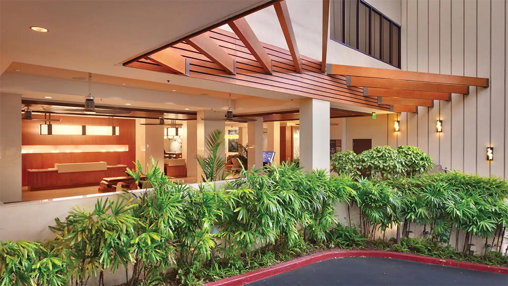 Hyatt Palace Waikiki Beach