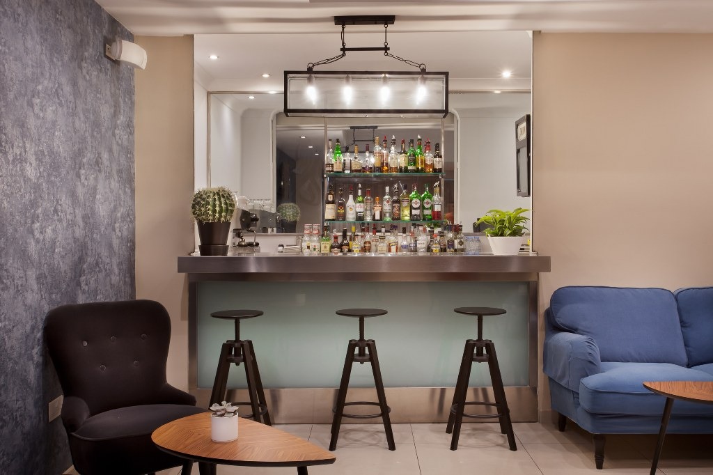 Plaza Regency Suites