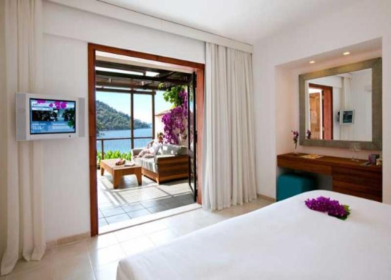 Hillside Beach Club Hotel