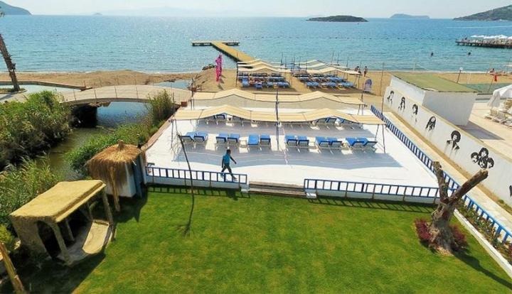 Hotel Tiana Beach