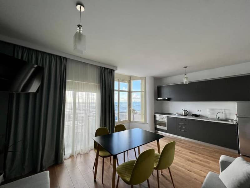 Hotel Wave Beachfront Apartments