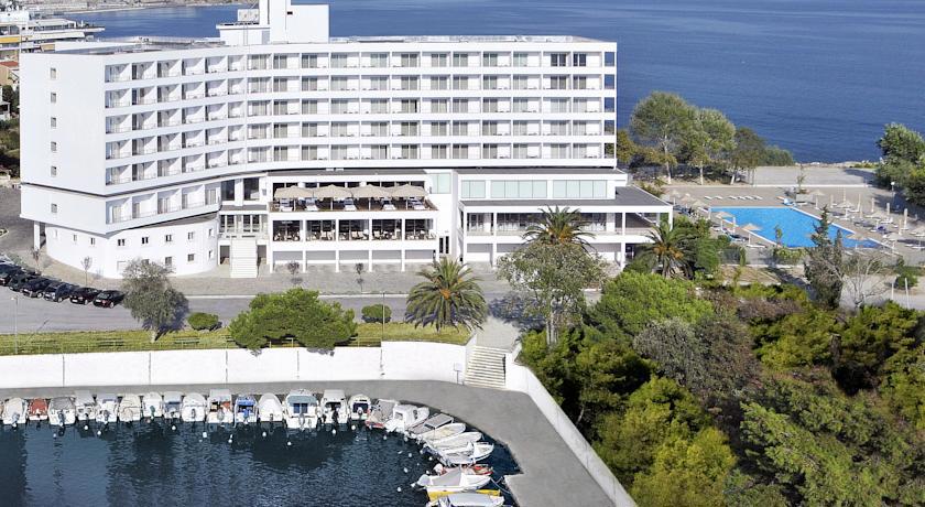 Lucy Beach Hotel