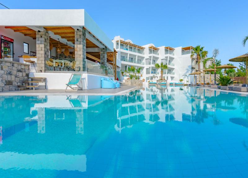 Kouros Home Apartments Hotel