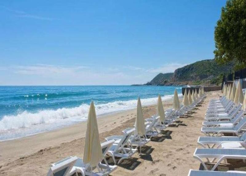 Floria Beach Hotel