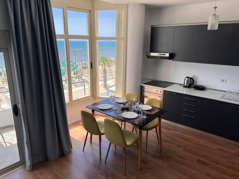 Hotel Wave Beachfront Apartments