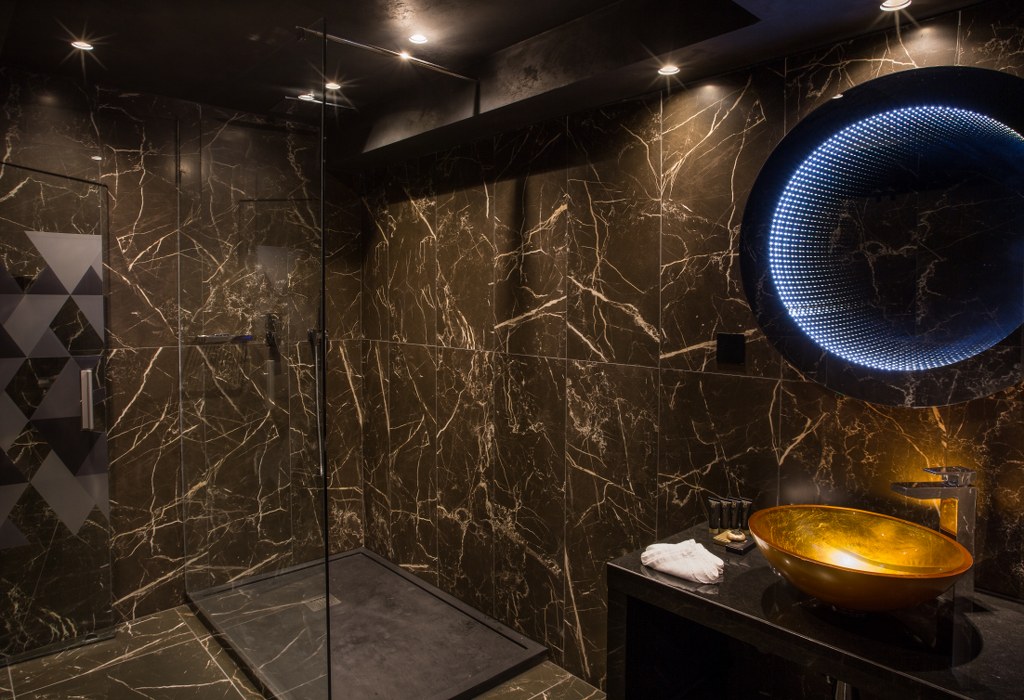 H Hotel